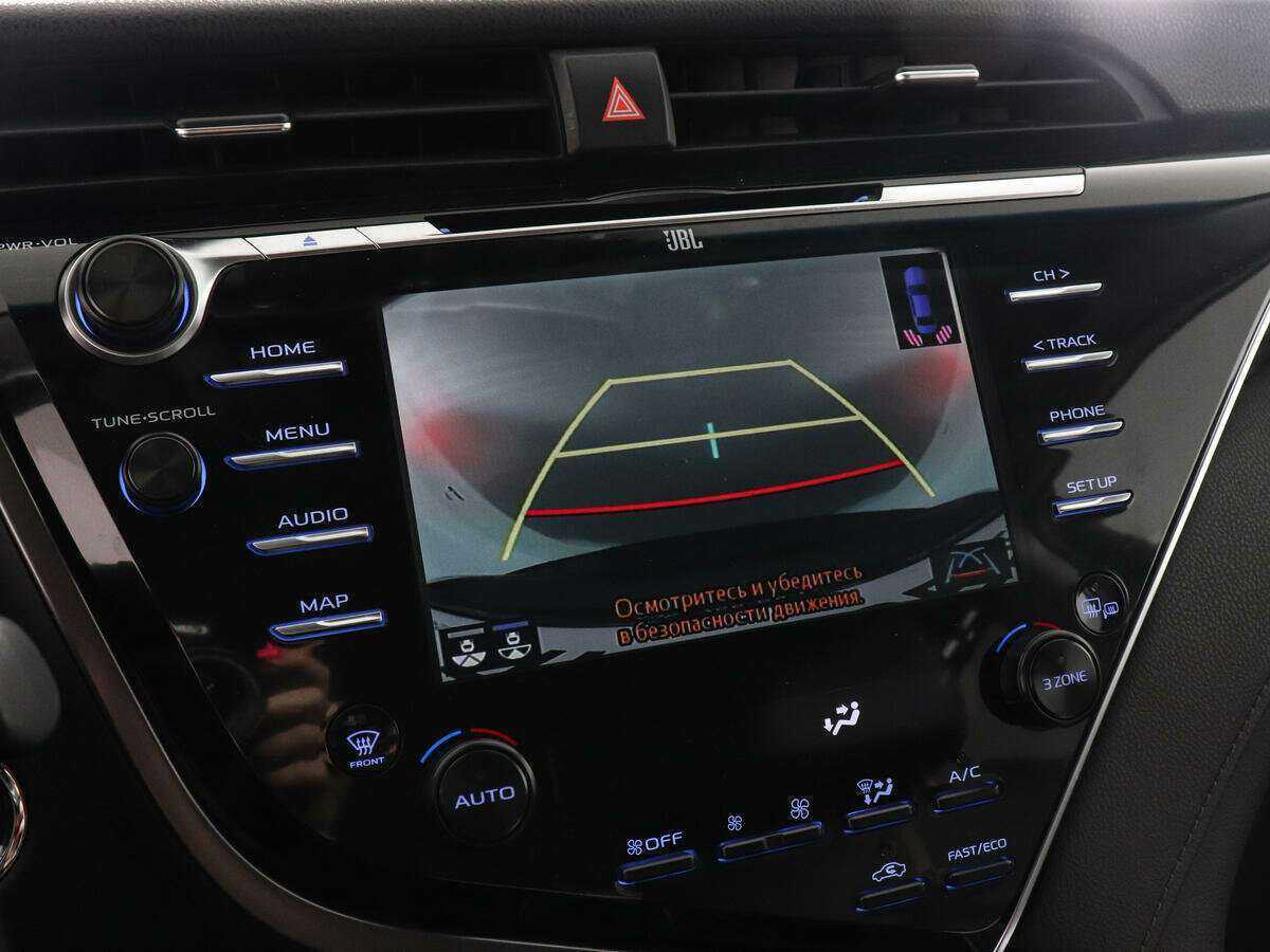 Toyota Camry с пробегом — 2018 год. Фото: #17