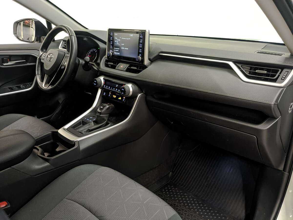 Toyota RAV4 с пробегом — 2021 год. Фото: #8