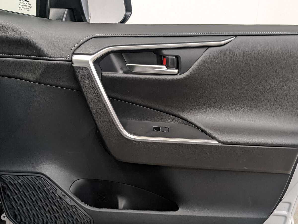 Toyota RAV4 с пробегом — 2021 год. Фото: #20