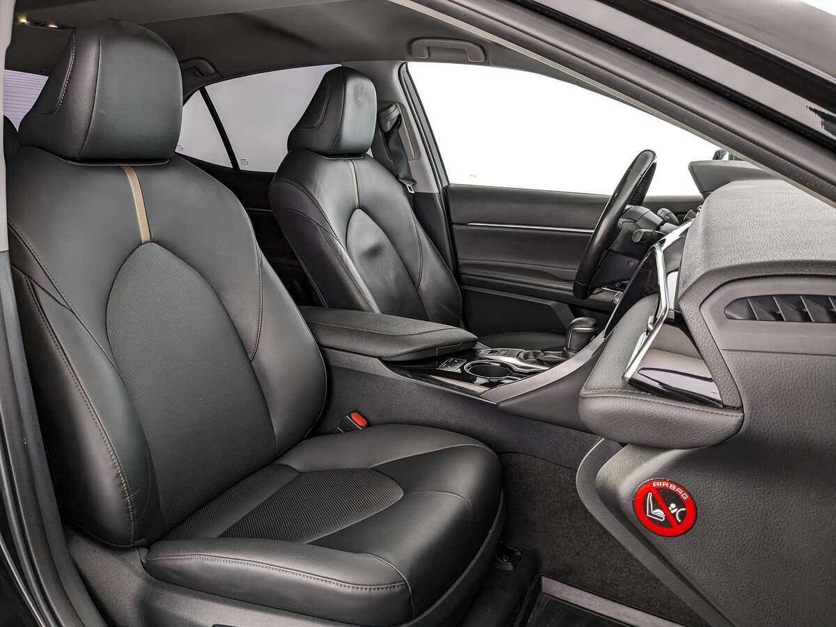 Toyota Camry с пробегом — 2019 год. Фото: #16