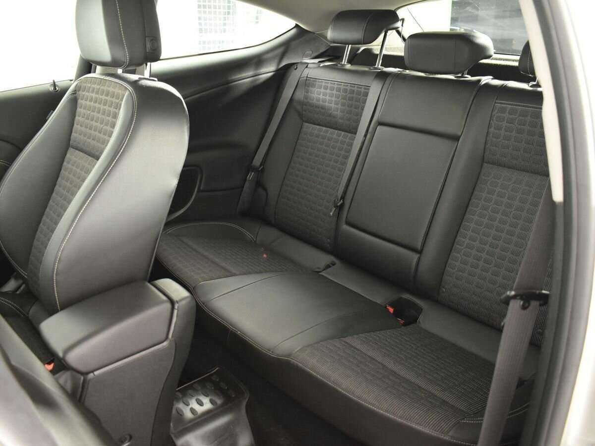 Opel Astra с пробегом — 2013 год. Фото: #13