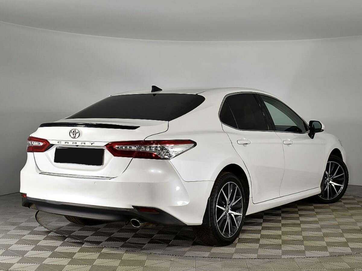 Toyota Camry с пробегом — 2021 год. Фото: #1