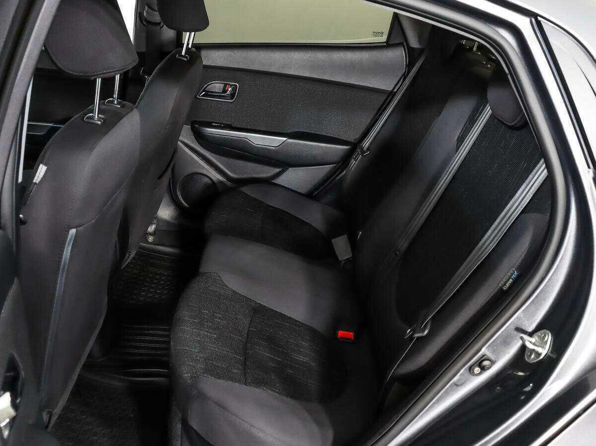 Kia Rio с пробегом — 2012 год. Фото: #9