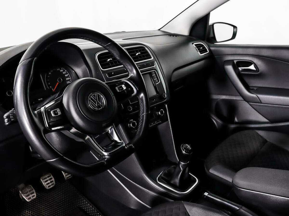 Volkswagen Polo с пробегом — 2018 год. Фото: #8