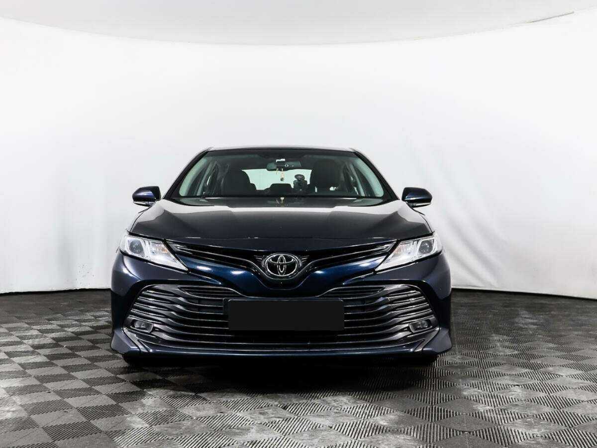 Toyota Camry с пробегом — 2020 год. Фото: #1