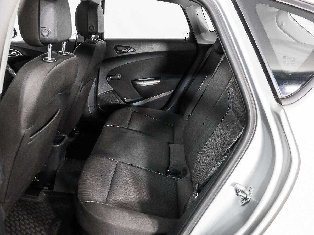 Opel Astra с пробегом — 2012 год. Фото: #9