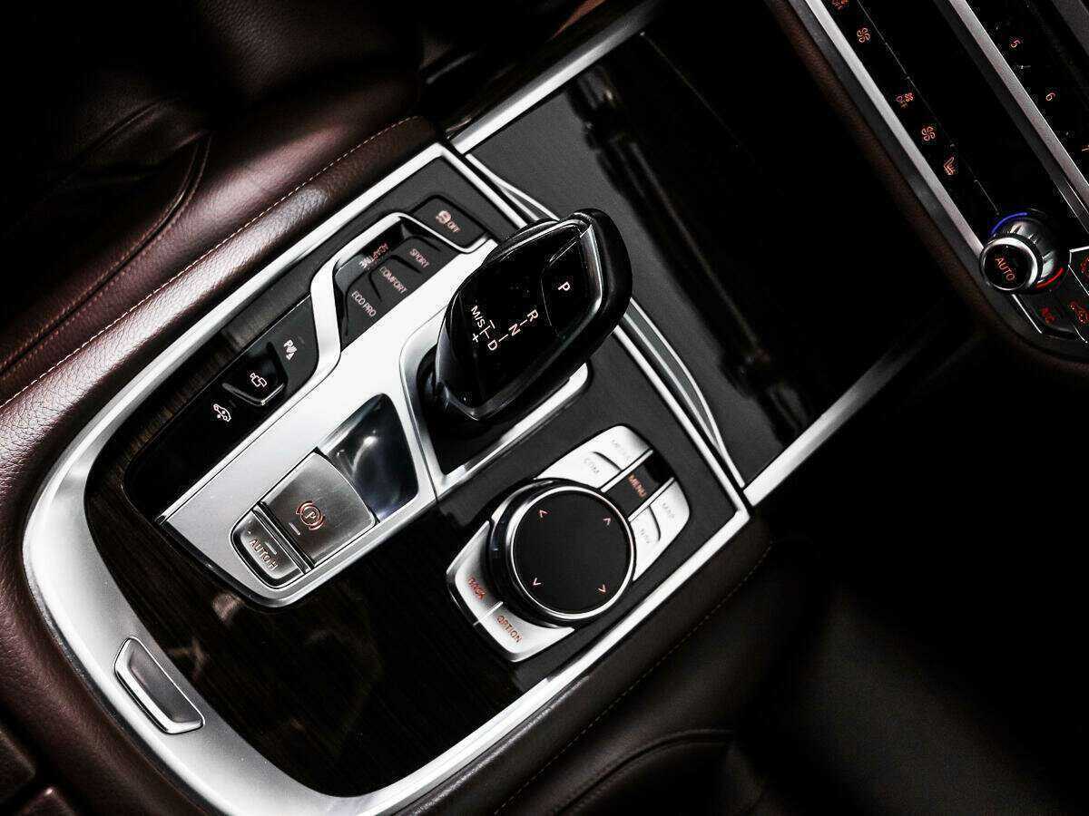 BMW 7 серии с пробегом — 2016 год. Фото: #11