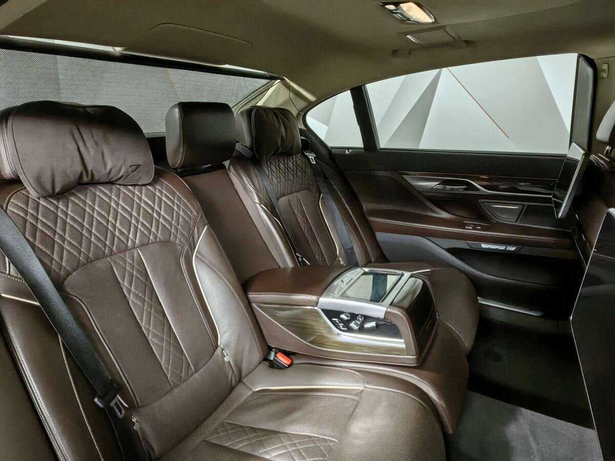 BMW 7 серии с пробегом — 2015 год. Фото: #12