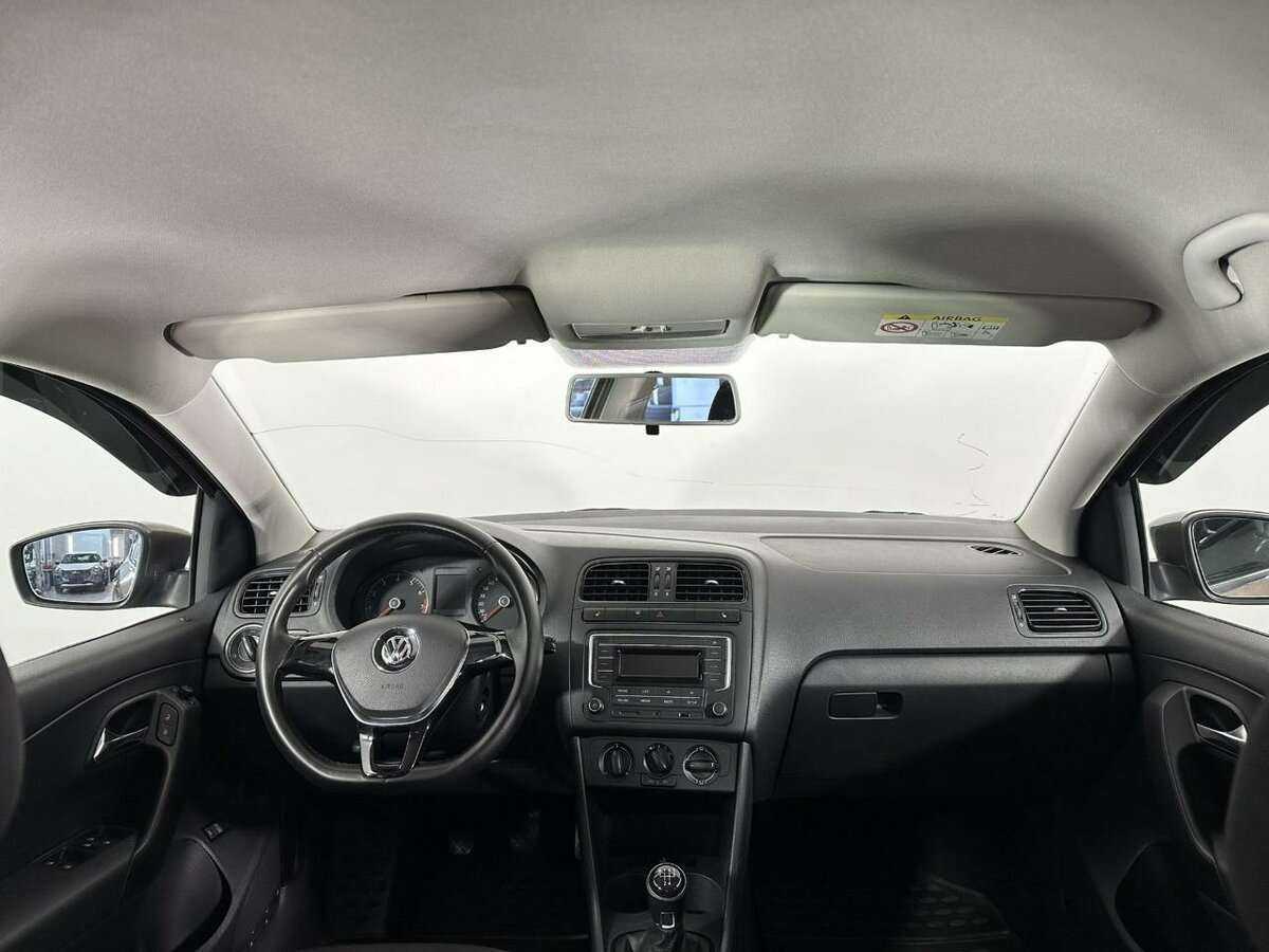 Volkswagen Polo с пробегом — 2016 год. Фото: #6