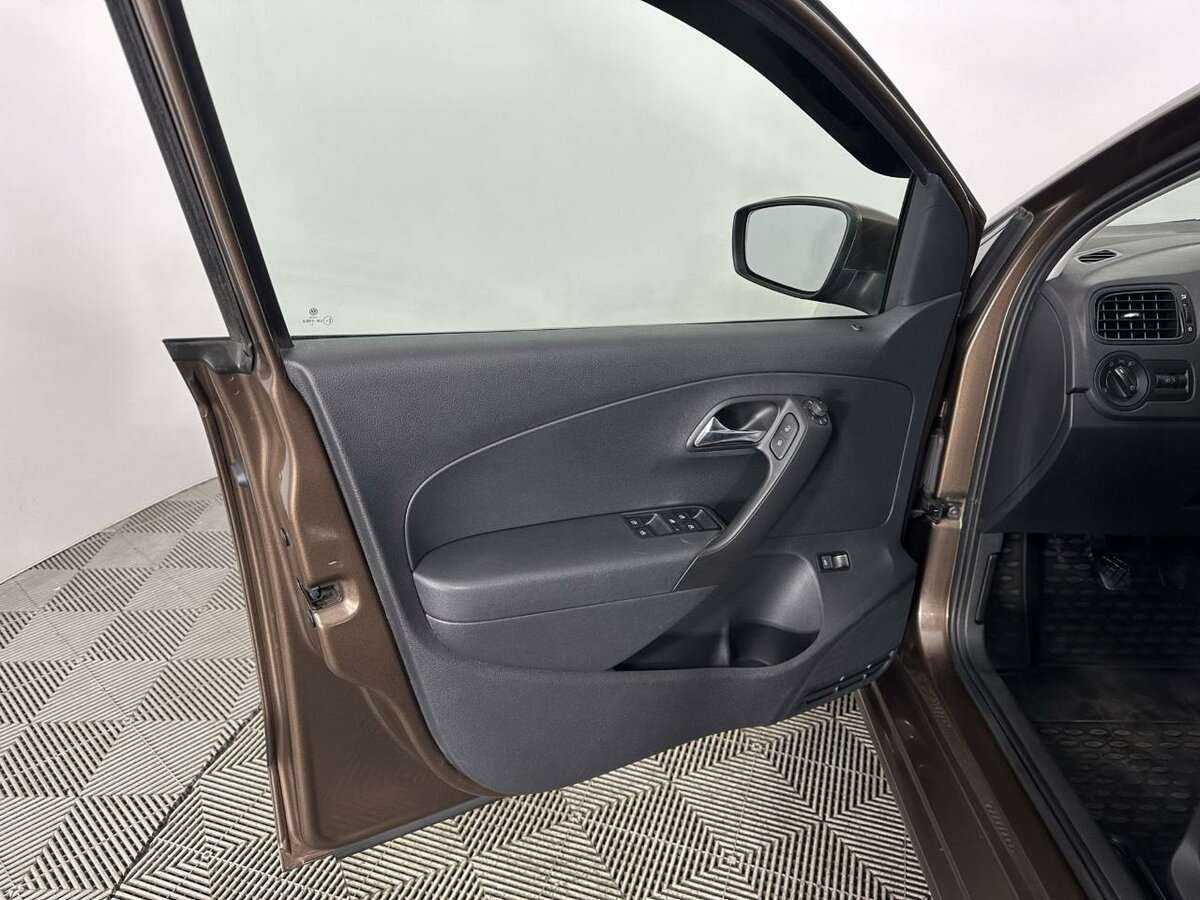 Volkswagen Polo с пробегом — 2016 год. Фото: #7