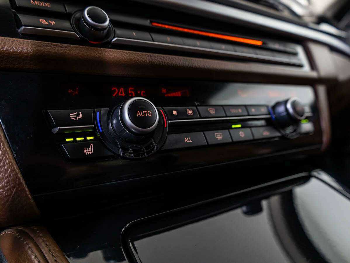 BMW 5 серии с пробегом — 2012 год. Фото: #12