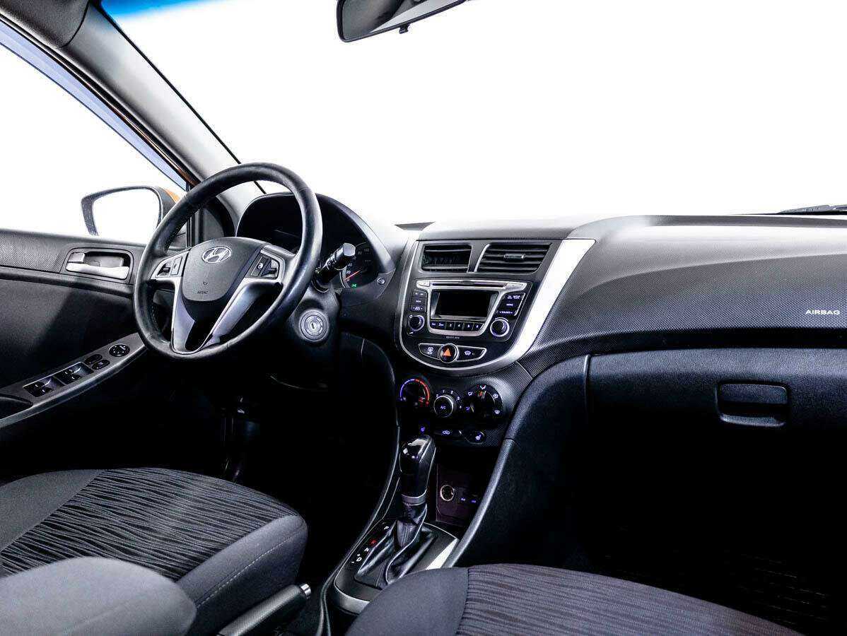 Hyundai Solaris с пробегом — 2014 год. Фото: #7