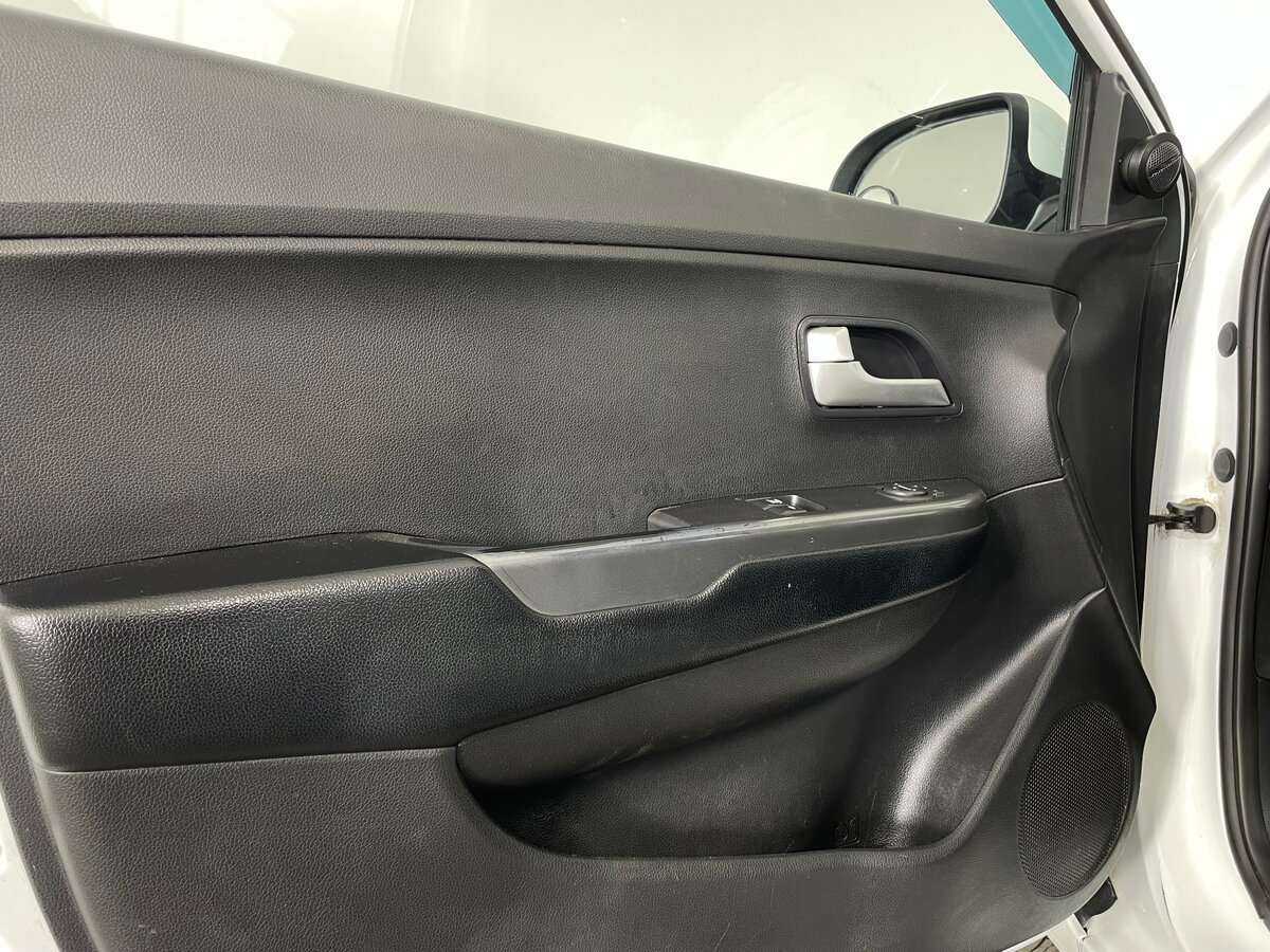 Kia Rio с пробегом — 2015 год. Фото: #18