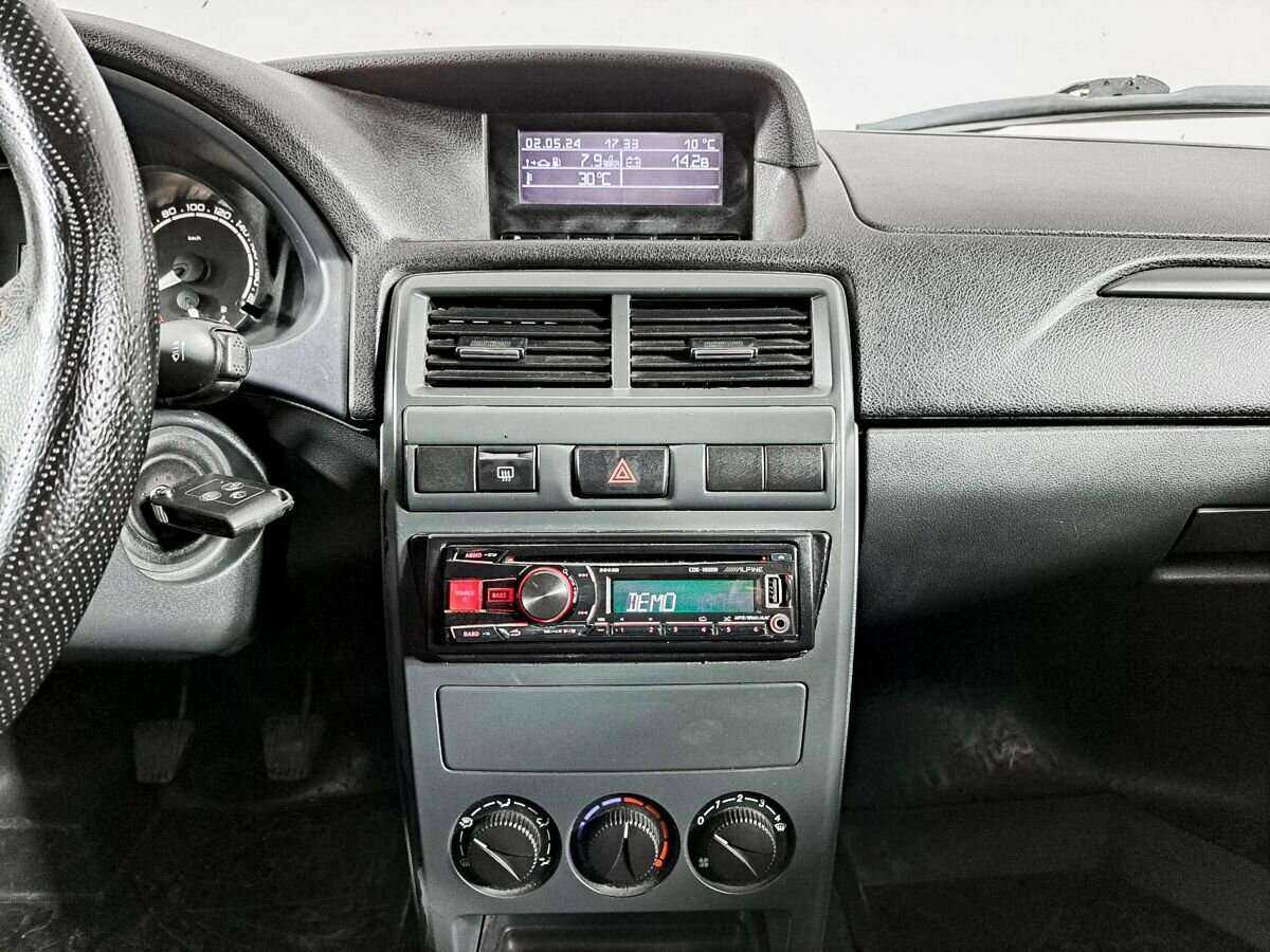 Lada (ВАЗ) Priora с пробегом — 2015 год. Фото: #9