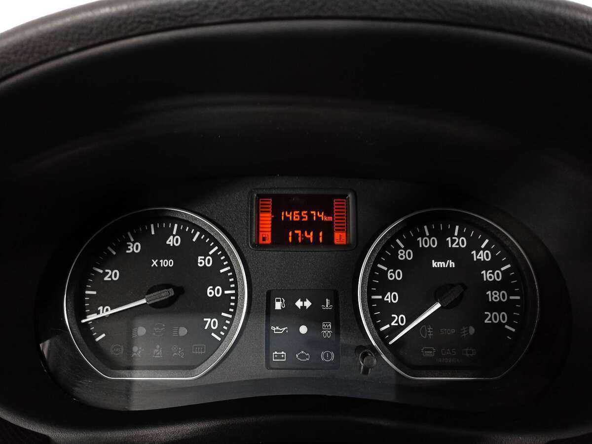 Renault Sandero с пробегом — 2013 год. Фото: #12