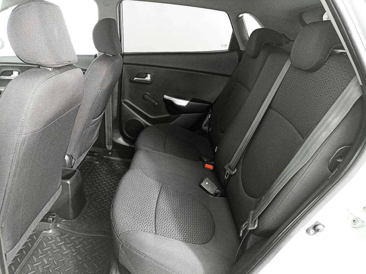 Kia Rio с пробегом — 2012 год. Фото: #9