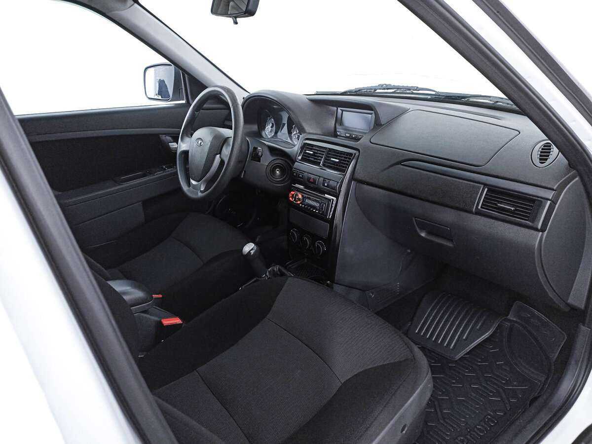 Lada (ВАЗ) Priora с пробегом — 2014 год. Фото: #8