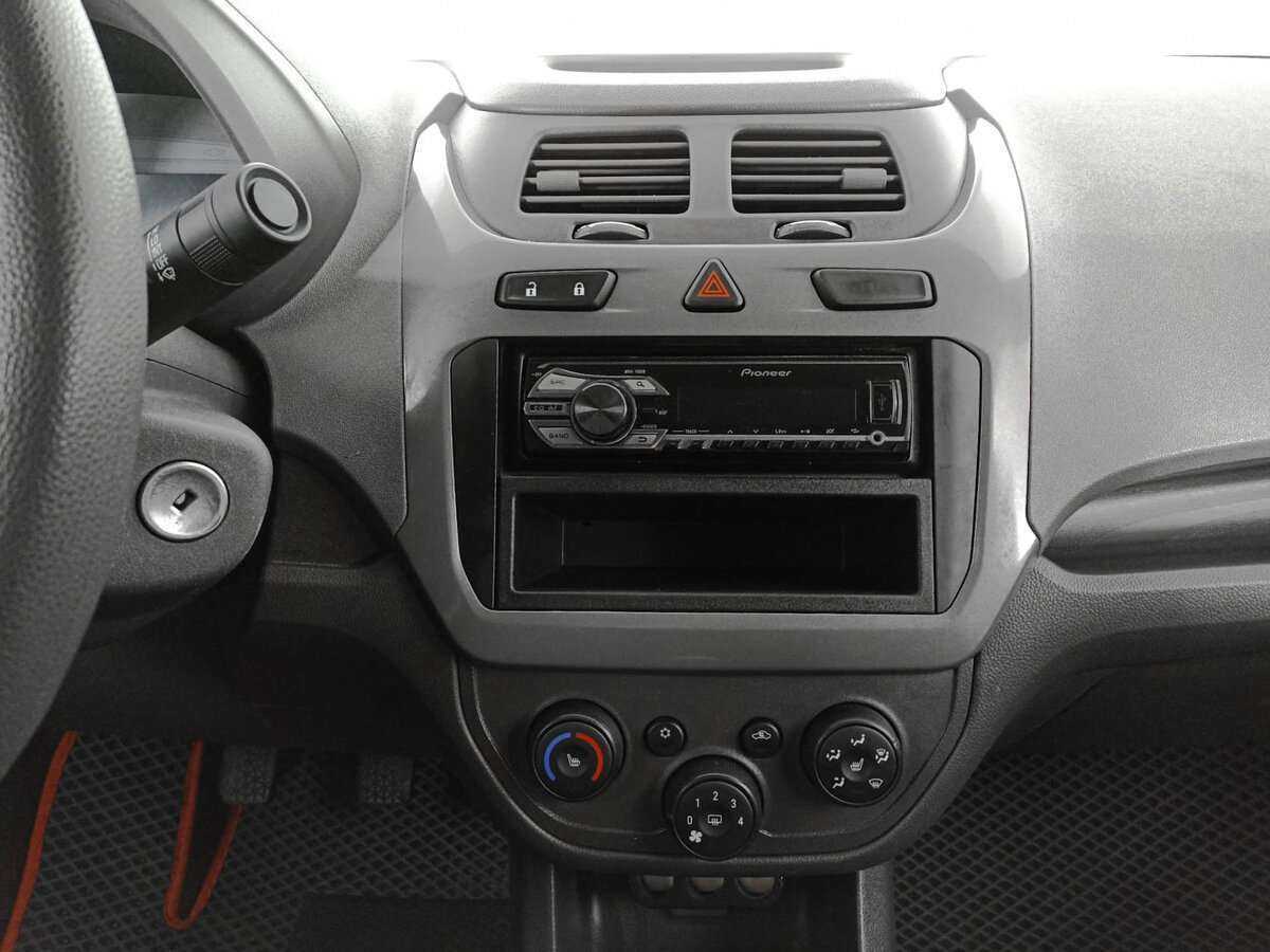 Chevrolet Cobalt с пробегом — 2014 год. Фото: #12