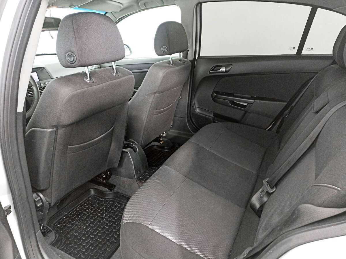 Opel Astra с пробегом — 2013 год. Фото: #9