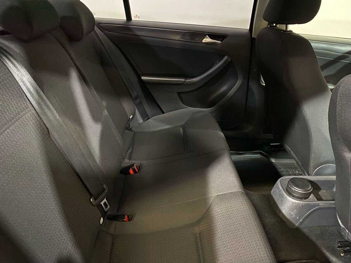 Volkswagen Jetta с пробегом — 2014 год. Фото: #10