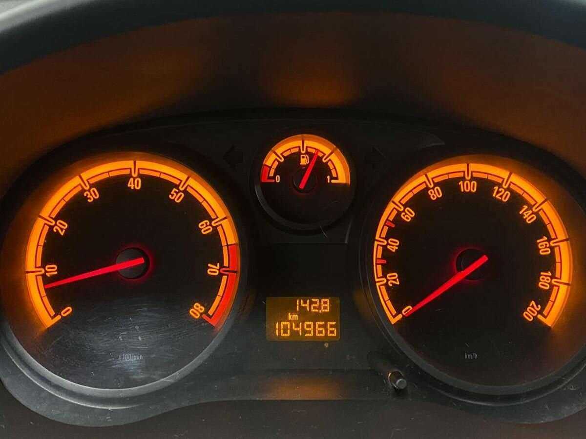 Opel Corsa с пробегом — 2012 год. Фото: #11