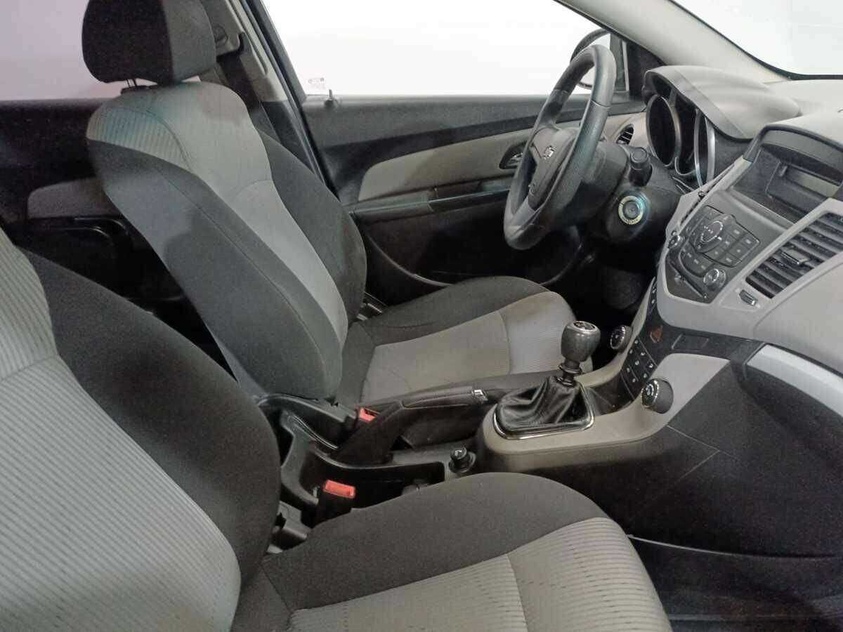 Chevrolet Cruze с пробегом — 2012 год. Фото: #9