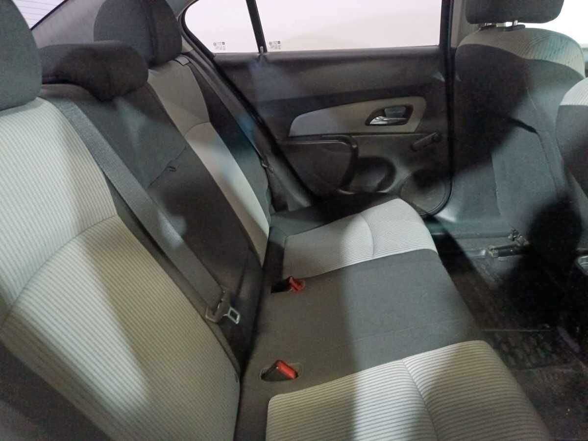 Chevrolet Cruze с пробегом — 2012 год. Фото: #10