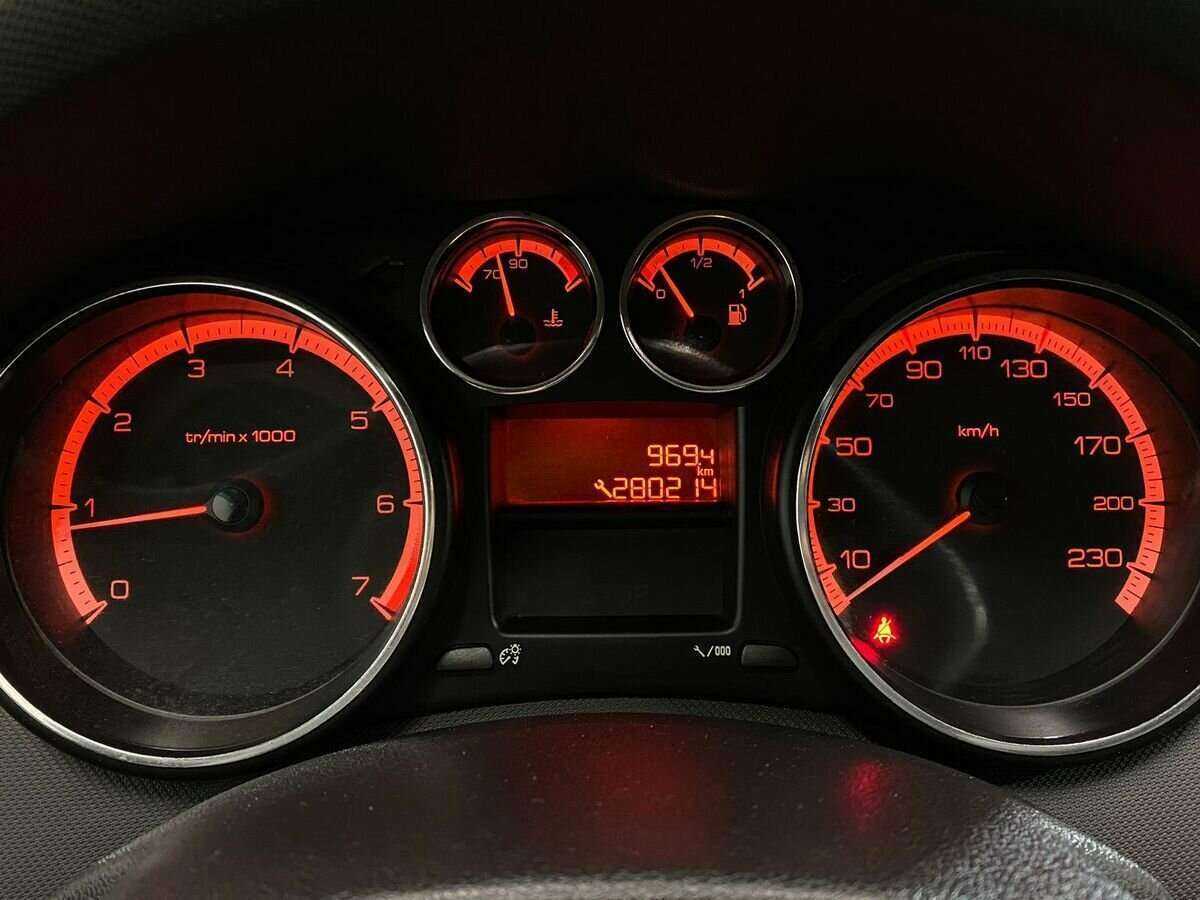 Peugeot 408 с пробегом — 2012 год. Фото: #11