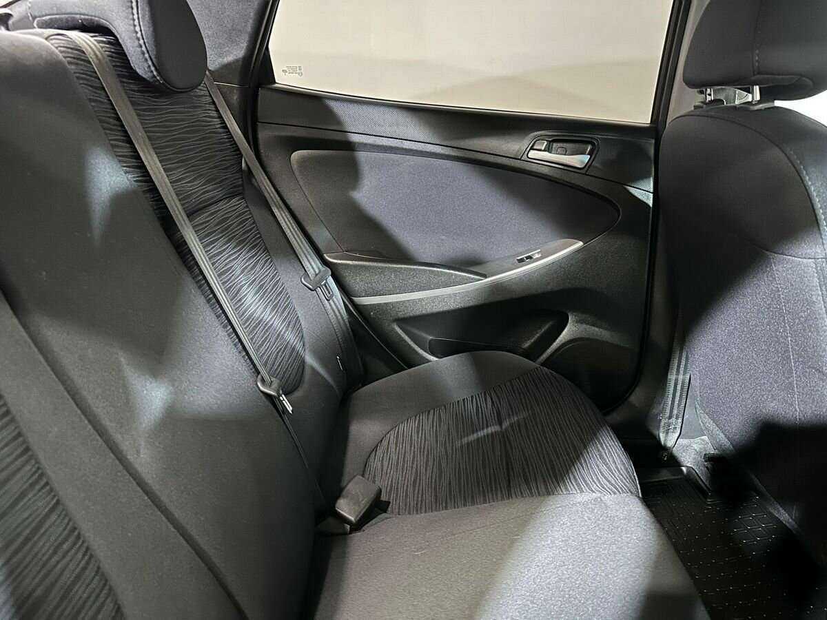 Hyundai Solaris с пробегом — 2015 год. Фото: #10