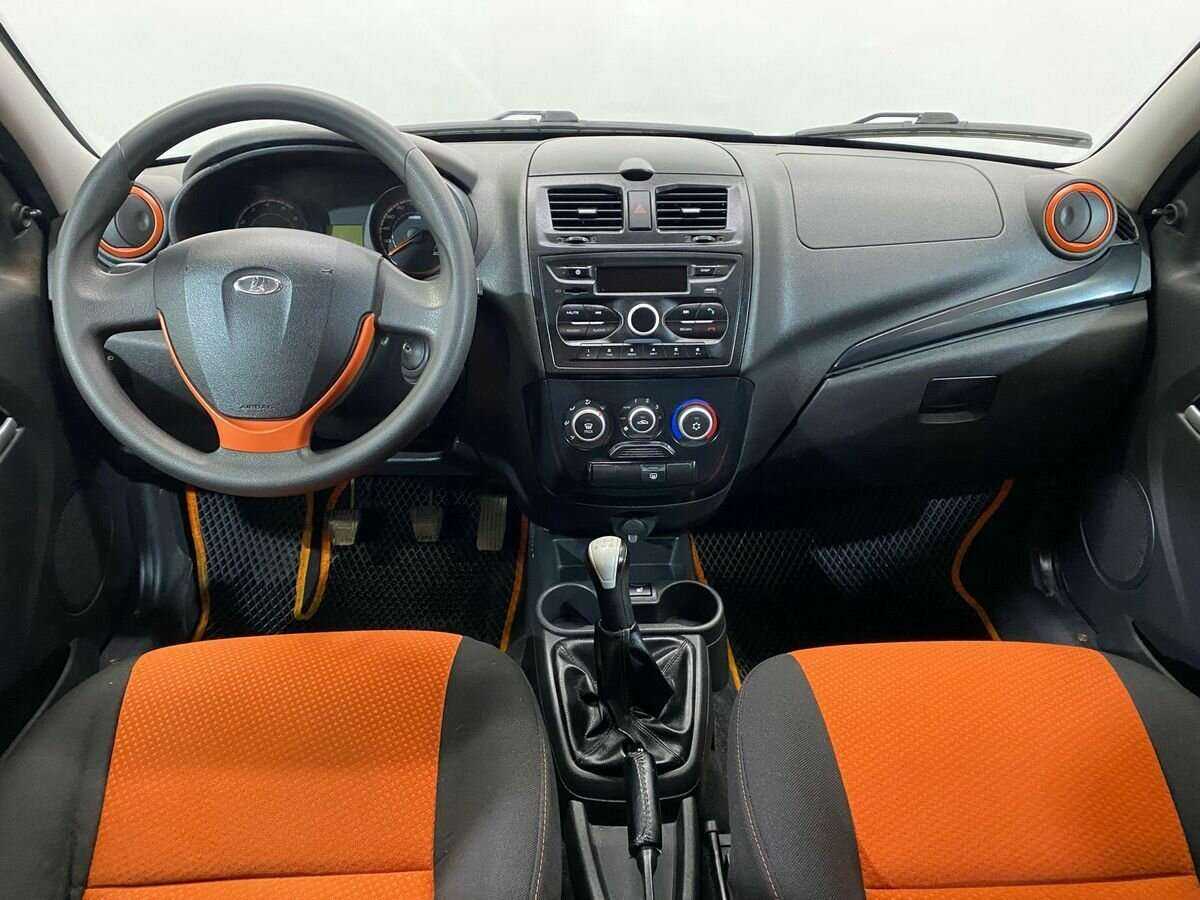 Lada (ВАЗ) Kalina с пробегом — 2015 год. Фото: #8