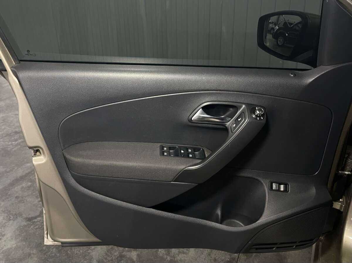 Volkswagen Polo с пробегом — 2017 год. Фото: #18