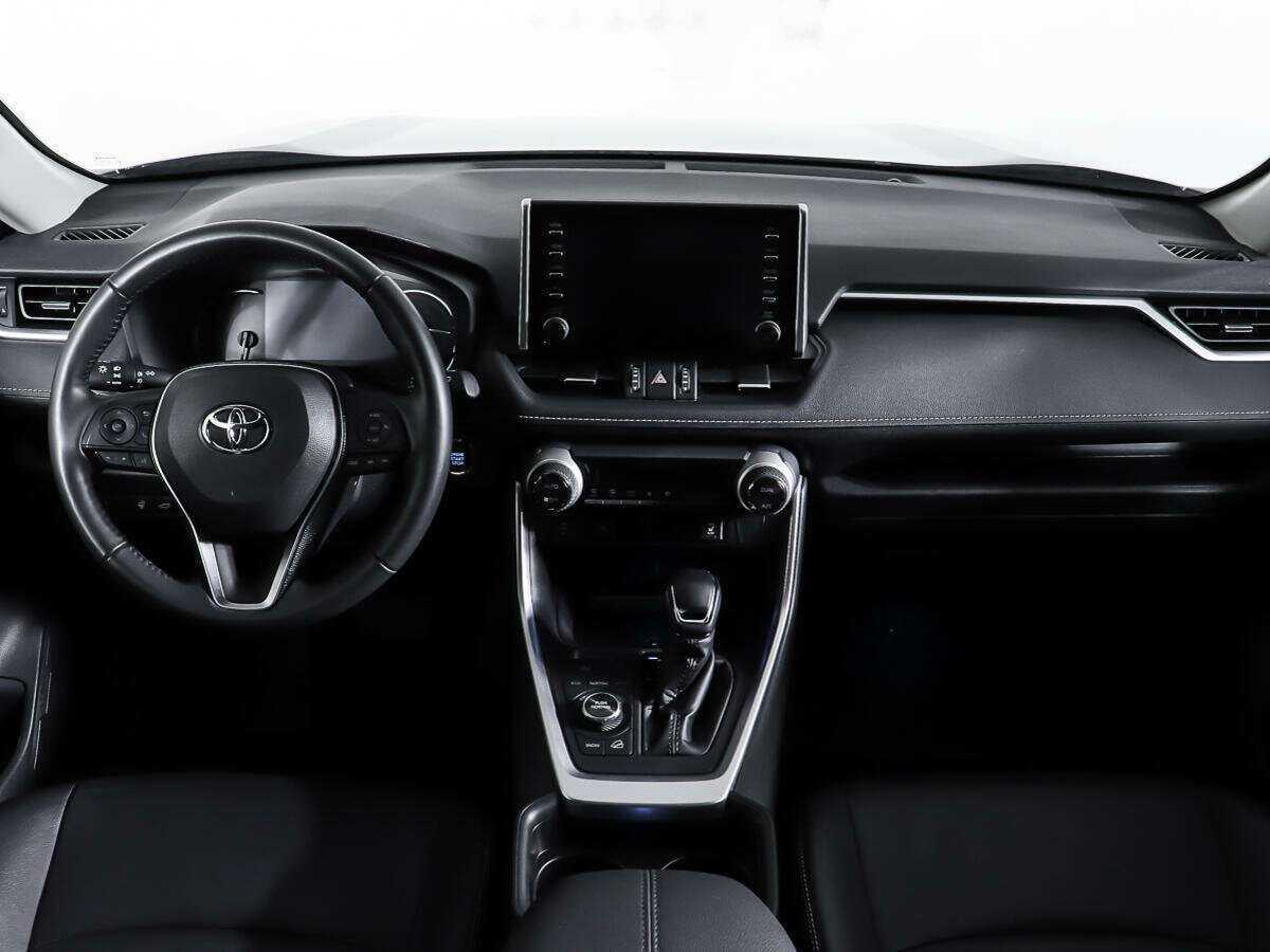 Toyota RAV4 с пробегом — 2021 год. Фото: #10