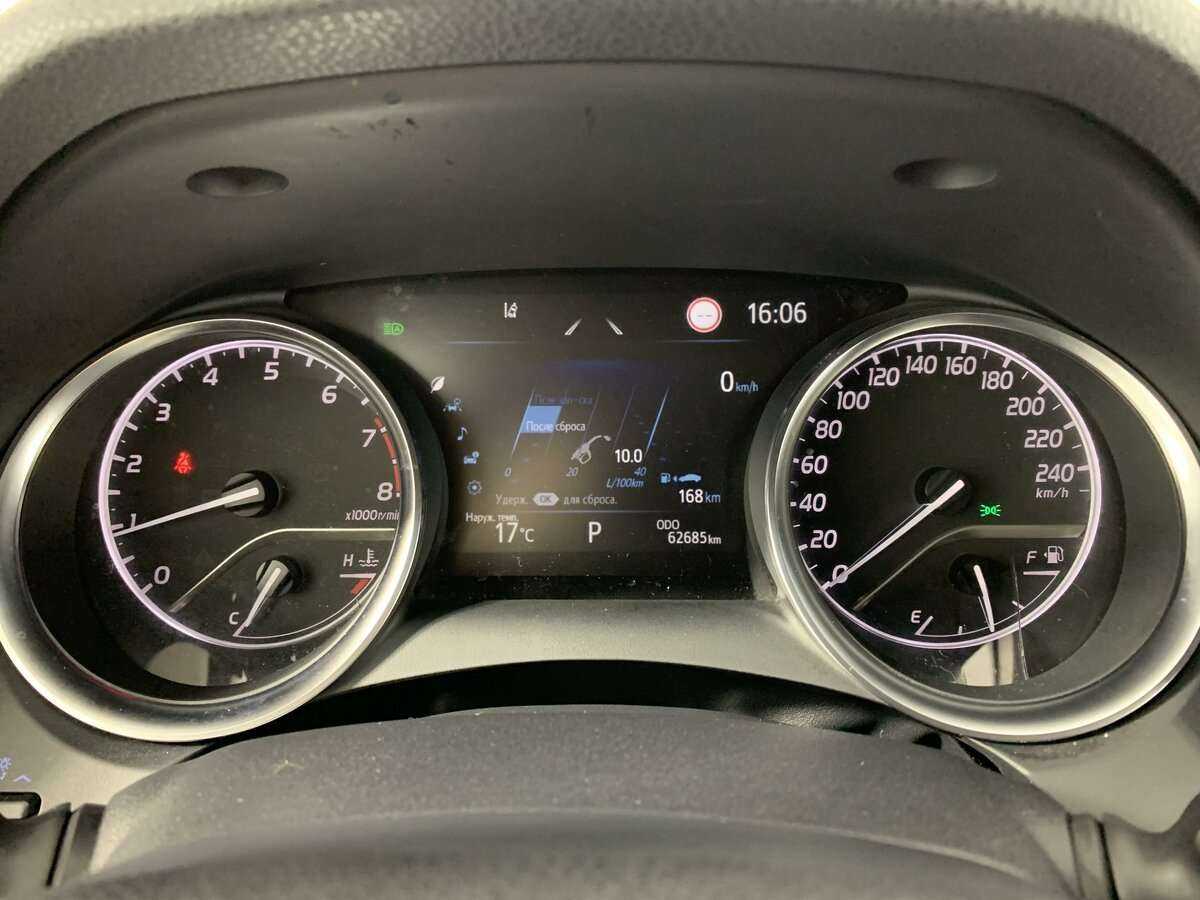 Toyota Camry с пробегом — 2021 год. Фото: #8