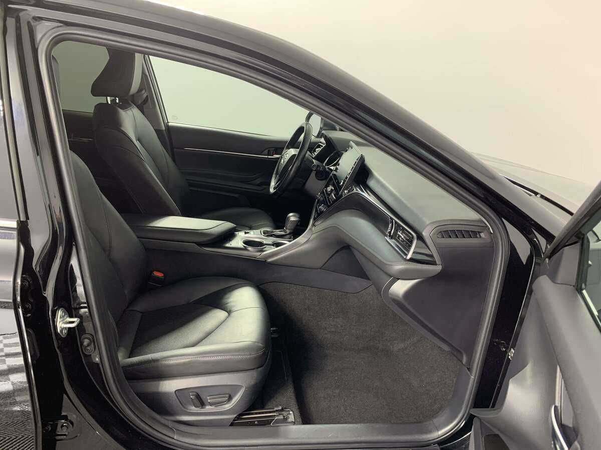 Toyota Camry с пробегом — 2021 год. Фото: #18