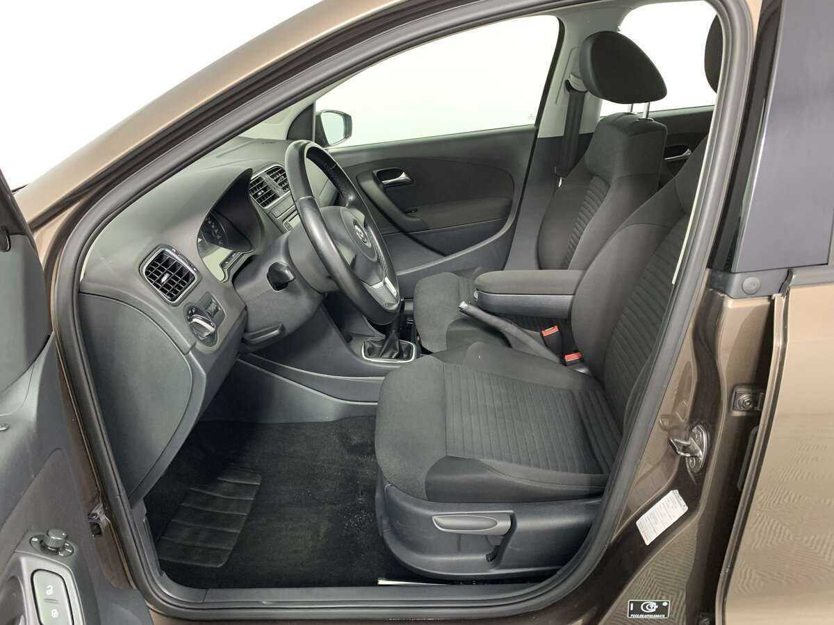 Volkswagen Polo с пробегом — 2012 год. Фото: #13