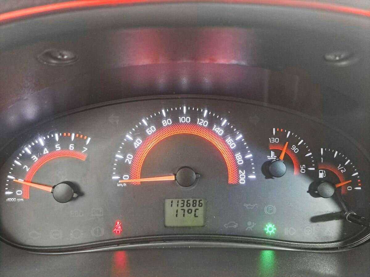 Lada (ВАЗ) Priora с пробегом — 2013 год. Фото: #10