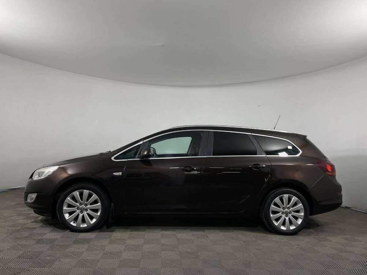 Opel Astra с пробегом — 2012 год. Фото: #4