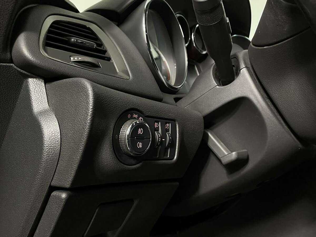 Opel Astra с пробегом — 2012 год. Фото: #8