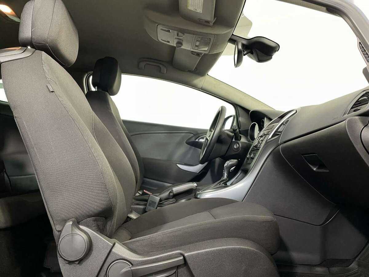 Opel Astra с пробегом — 2013 год. Фото: #13