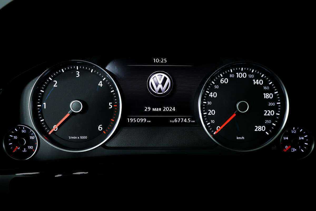 Volkswagen Touareg с пробегом — 2017 год. Фото: #9