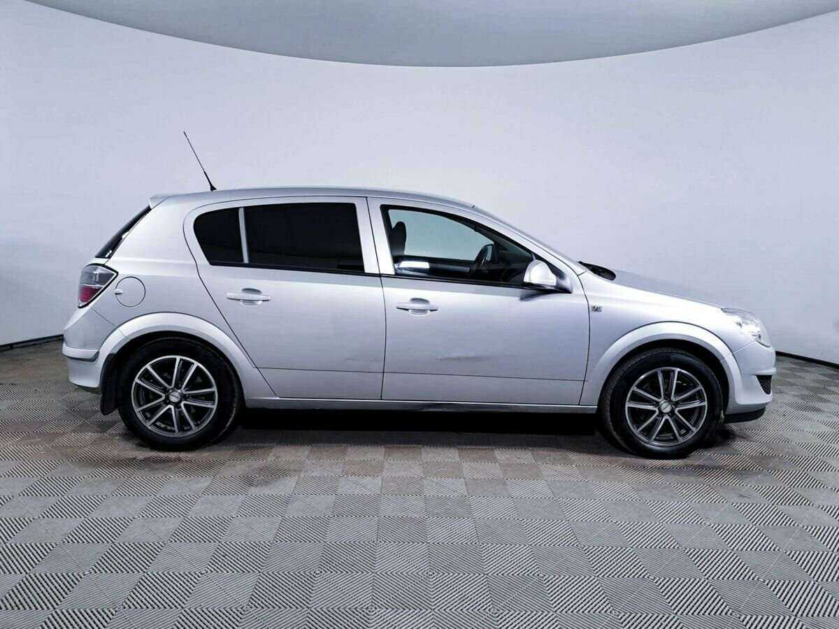 Opel Astra с пробегом — 2013 год. Фото: #3