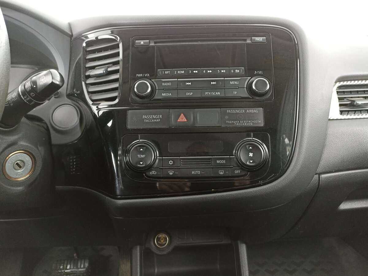 Mitsubishi Outlander с пробегом — 2014 год. Фото: #12