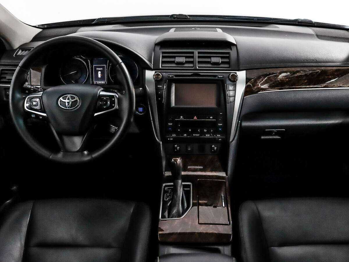 Toyota Camry с пробегом — 2016 год. Фото: #14