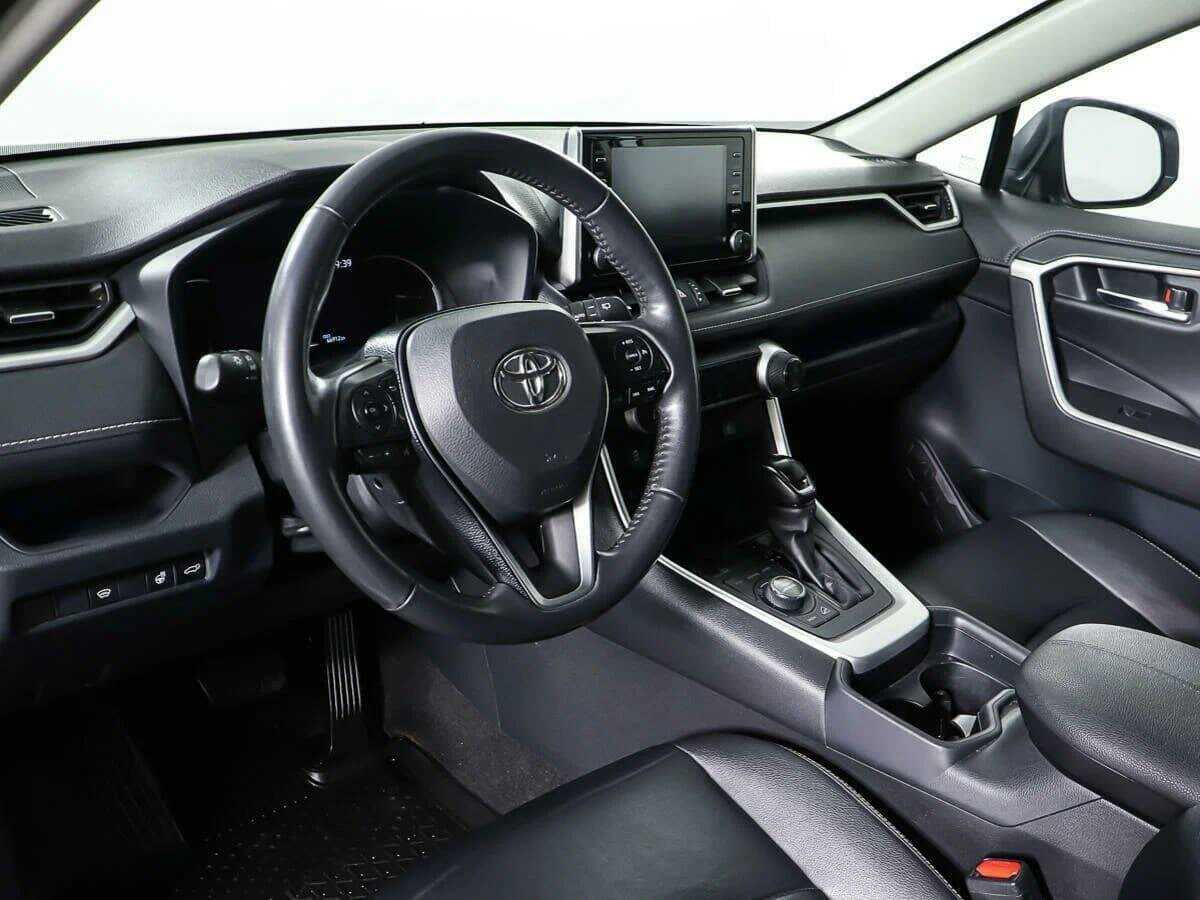 Toyota RAV4 с пробегом — 2021 год. Фото: #14
