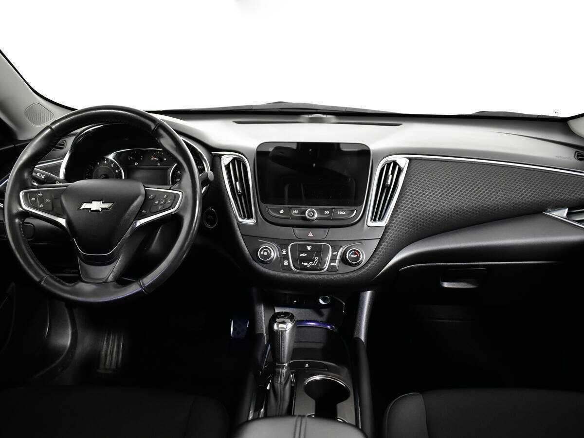 Chevrolet Malibu с пробегом — 2017 год. Фото: #9