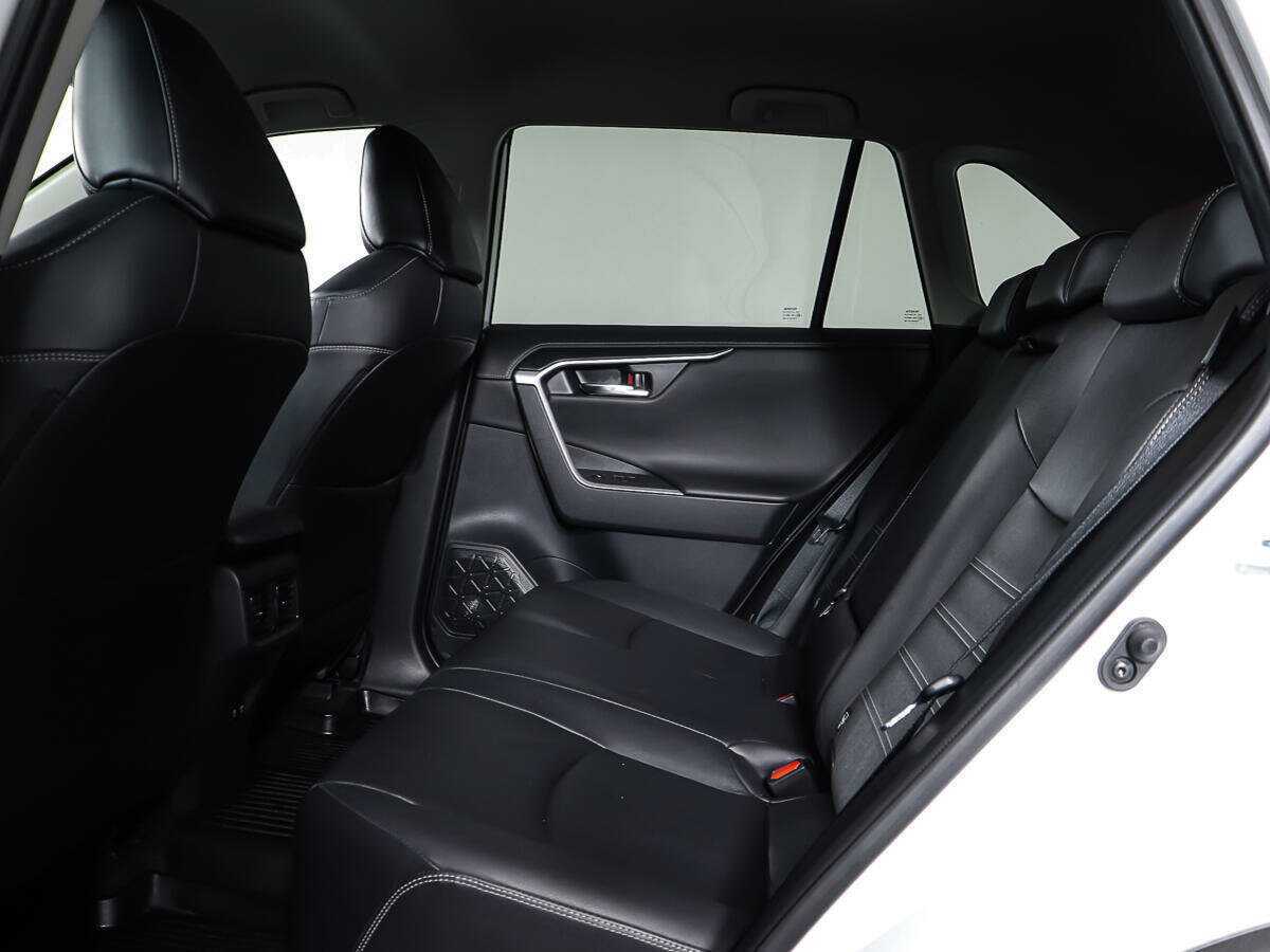 Toyota RAV4 с пробегом — 2021 год. Фото: #9