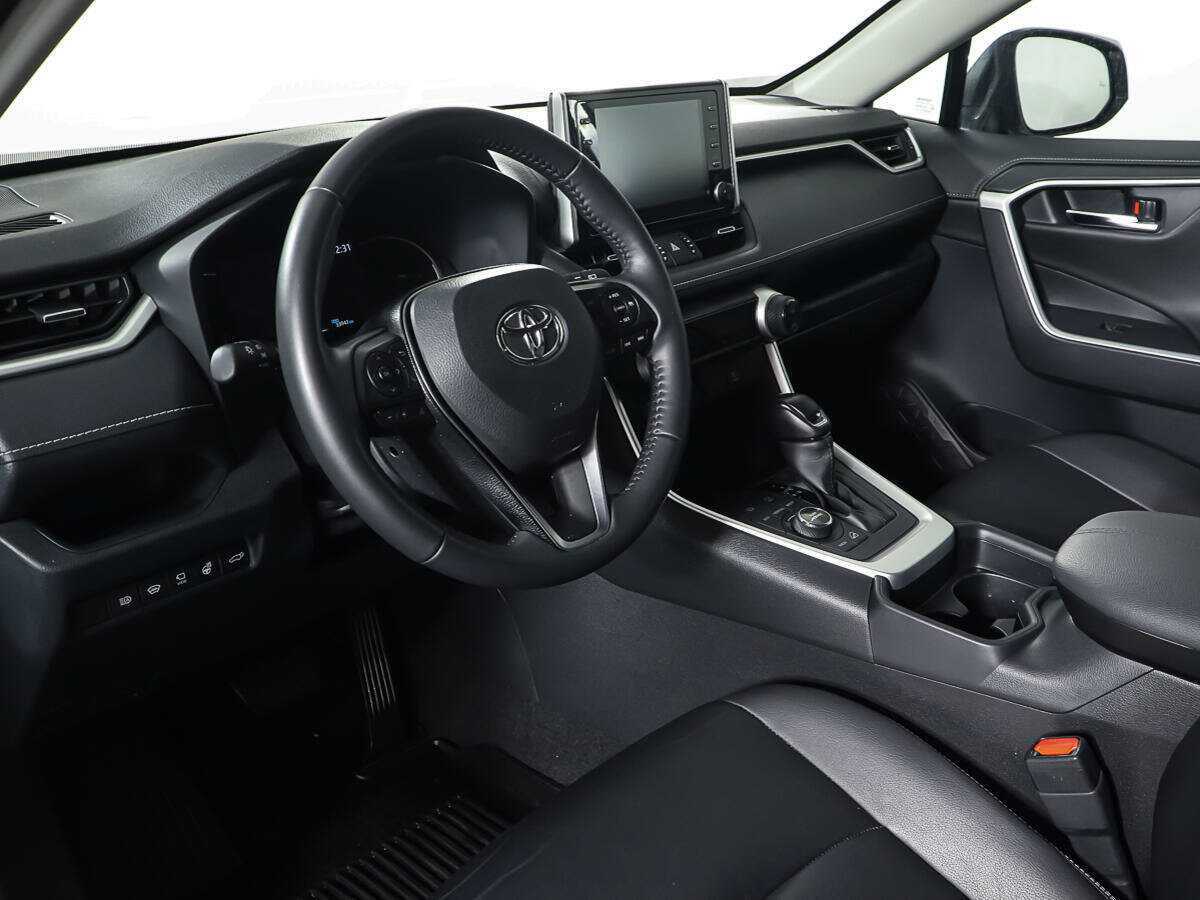 Toyota RAV4 с пробегом — 2021 год. Фото: #12