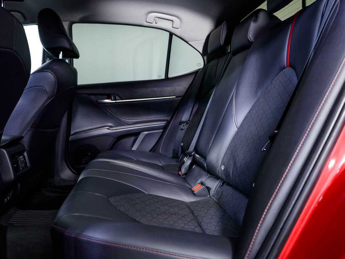 Toyota Camry с пробегом — 2021 год. Фото: #12