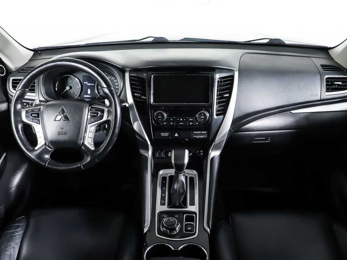 Mitsubishi Pajero Sport с пробегом — 2018 год. Фото: #10
