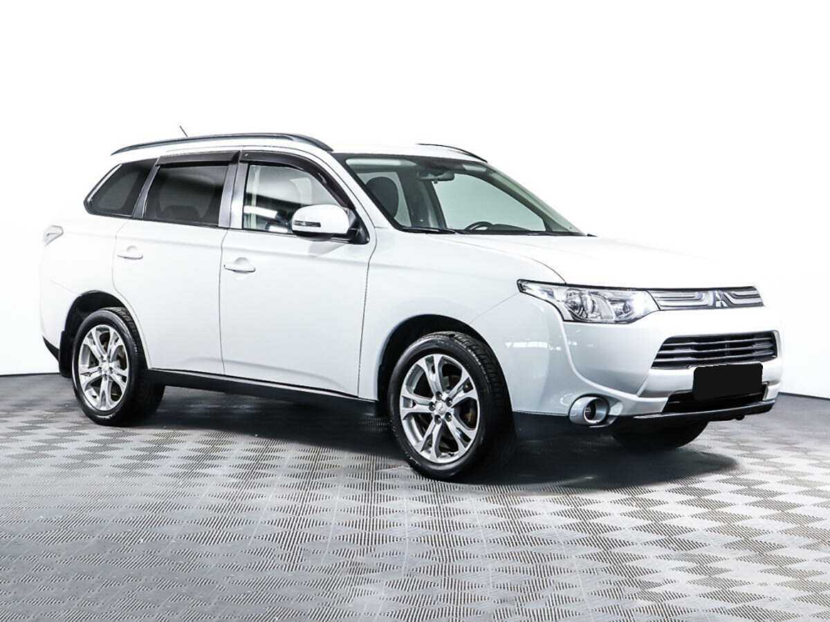 Mitsubishi Outlander с пробегом — 2013 год. Фото: #2